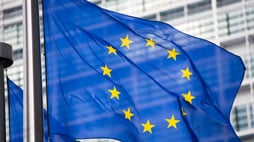 ROUNDUP 2: EZB hält Zinsen stabil - Sorgen um Frankreichs Schulden